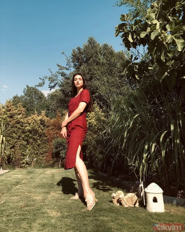 Kuruluş Osman’ın Bala Hatun’u Özge Törer kırmızılar içinde poz verdi! Güzelliği ile kendine hayran bıraktı - 7