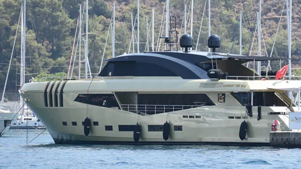 Marmaris'teki spor araba görünümlü lüks yat beğeni topladı-1