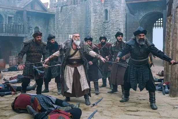 Kuruluş Osman 37. yeni bölüm fragmanı: Bala Hatun, Targun Hatun'la ilgili gerçeği öğrenecek mi?-4