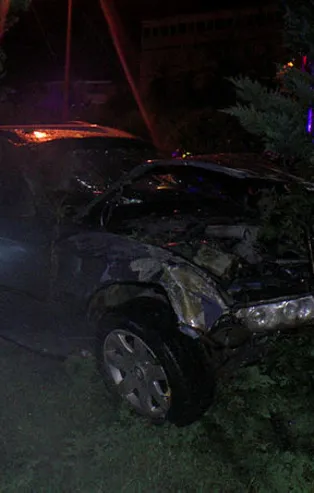 TEM'de kontrolden çıkan araç yol kenarına uçtu: 2 yaralı