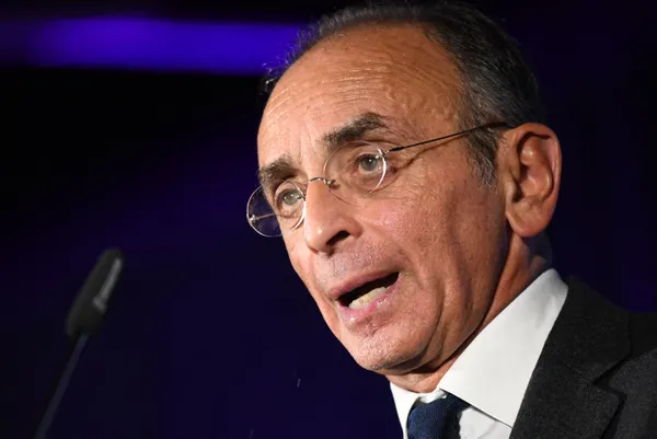 son-dakika-cumhurbaskani-adayinin-danismanina-tecavuz-sorusturmasi-18-yasinda-bir-erkekfransada-eric-zemmourun-1643697217655.jpg SON DAKİKA: Cumhurbaşkanı adayının danışmanına tecavüz soruşturması: 18 yaşında bir erkek...Fransa'da Eric Zemmour'un...-5