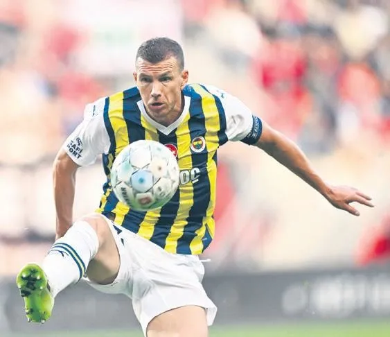 1694815366023.jpeg 4 büyükler transferde gövde gösterisi yaptı fakat Süper Lig 30.6 milyon Euro ekside!-4