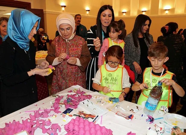 Emine Erdoğan AK Partili kadınlarla bir araya geldi-1