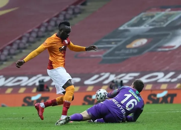 son-dakika-galatasarayda-diagnenin-esinin-koronavirus-testi-negatif-cikti-karantinada-olmasi-gereken-diagne-alisverise-cikti-1608976681851.jpg SON DAKİKA: Galatasaray'da Diagne'nin eşinin koronavirüs testi pozitif çıktı! Karantinada olması gereken Diagne alışverişe çıktı-4