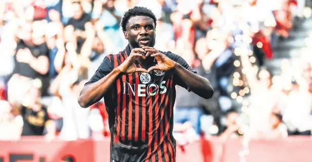 Yıldız futbolcular 400 kişinin hedefi oldu