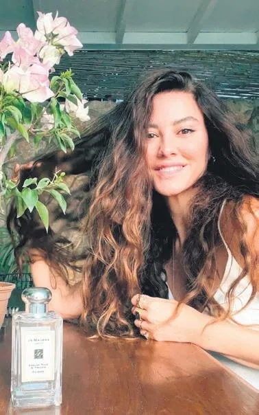 1632520128082.jpeg Başak Dizer ve Kıvanç Tatlıtuğ sosyal medyada aşka geldi!-1