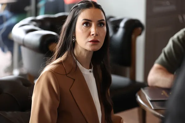 kardeslerim-88-bolumuyle-nefes-kesti-tolga-susenin-kardesini-ittigini-videoyu-gordu-1682846953894.jpg Kardeşlerim 88. bölümüyle nefes kesti! Tolga, Süsen'in kardeşini ittiğini videoyu gördü!-3