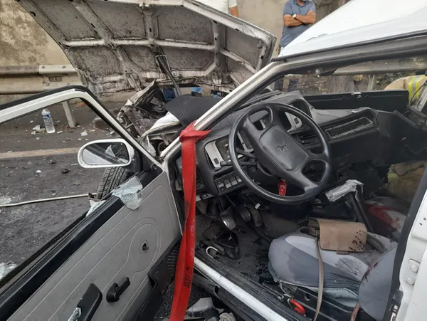 istanbul-bakirkoyde-3-arac-birbirine-girdi-2si-kadin-4-yarali-1630647075598.jpg İstanbul Bakırköy'de 3 araç birbirine girdi! 2'si kadın 4 yaralı-6