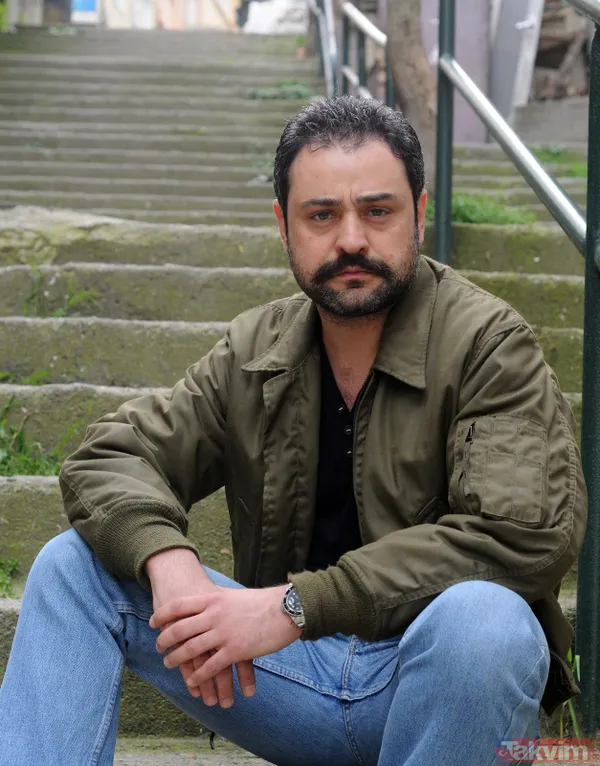 KEREM KUPACI KİMDİR? Kerem Kupacı, 7 Şubat 1971 İzmir doğumlu Türk dizi ve sinema oyuncusudur. Dokuz Eylül Üniversitesi Güzel Sanatlar Fakültesi Tiyatro...