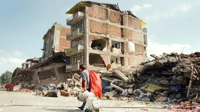 Hükümetin deprem bölgesine ancak 3 gün sonra geldiği 17 Ağustos'un üzerinden 22 yıl geçti