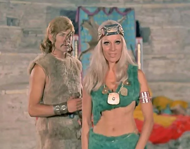 Yeşilçam’ın fettan güzeli Lale Belkıs’tan zamana rest! “86 yaşında hala Barbie” - 5