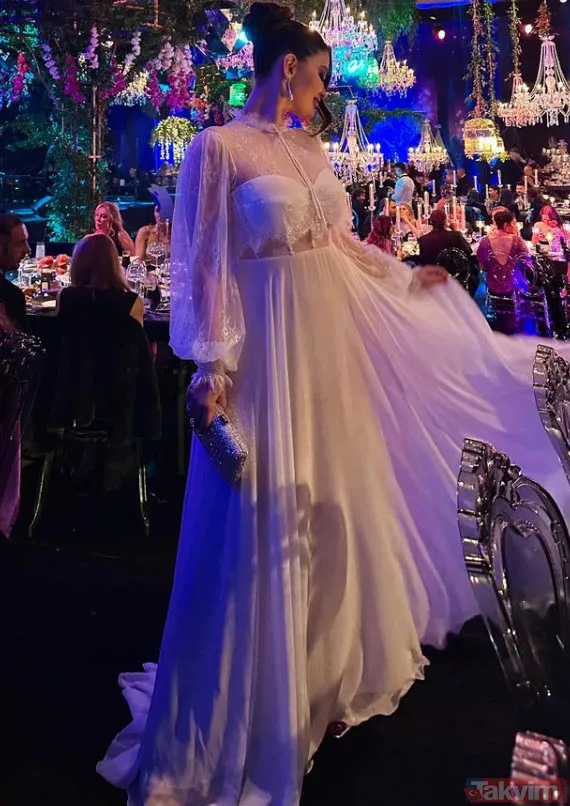 Hadise'yi çabuk unuttu! Mehmet Dinçerler esmer sevgilisiyle el ele! Eski eş Mehmet Dinçerler'in hızına yetişilmiyor - 10