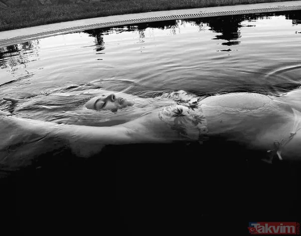 Demet Evgar’dan bikinili havuz pozu 'sessizce durduk' - 8