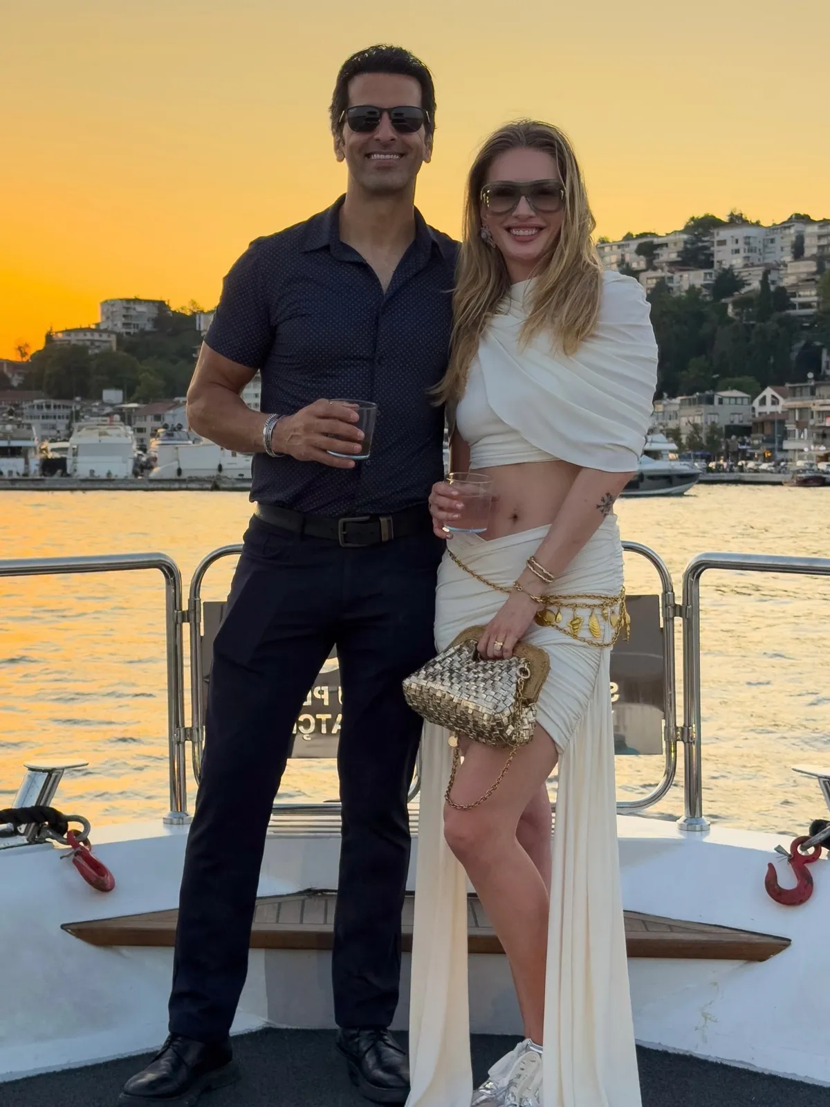 yasemin-allen-37-yasini-teknede-kutladi-1783768875637.jpg 37. yaşa özel mavi tur kutlaması: Yasemin Allen’den doğum günü pozları-3