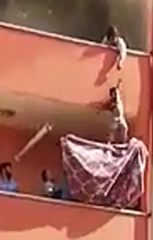 Ağrı'da can pazarı! Küçük çocukları böyle kurtardılar