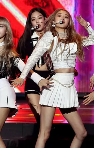 İşte gençleri zehirleyen K-Pop akımının perde arkası! Korkunç gerçeği anlattılar