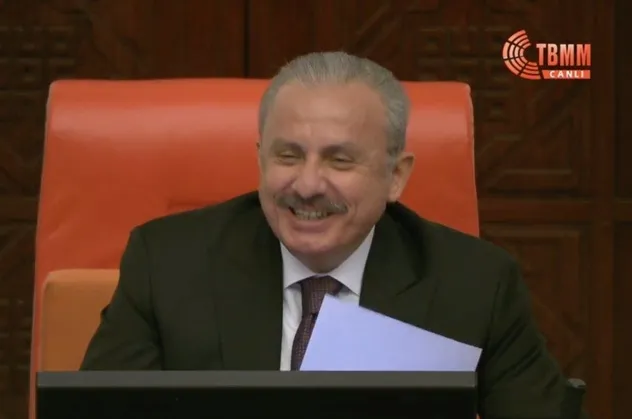 TBMM'deki 23 Nisan özel oturumunda gülümseten anlar! Mustafa Şentop'un muhalefet şakası kahkahalara neden oldu