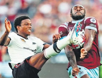 Sol bekte hedef Malacia