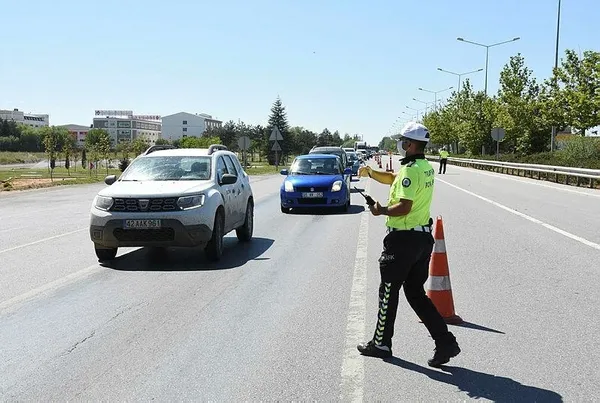 Bursa'da otogarda maske ve sosyal mesafe denetimi-2