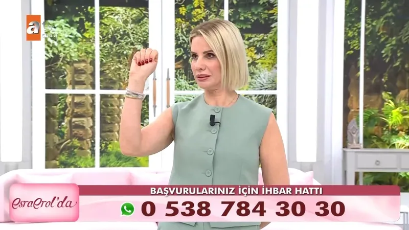 esra-erol-canli-yayinda-uluslararasi-yardim-isaretini-gosterdi-1773296212471.jpg Esra Erol canlı yayında “Uluslararası Yardım İşareti"ni gösterdi: "İhtiyacınız olabilir"-3