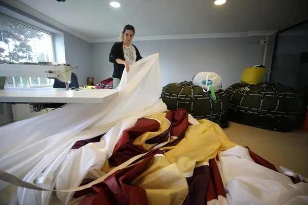 tanesi-100-bin-euro-kapadokyada-sicak-hava-balonu-yapan-firmalar-yuzde-100-yerli-kumas-icin-kollari-sivadi-1634896809753.jpg Tanesi 100 bin euro! Kapadokya'da sıcak hava balonu yapan firmalar yüzde 100 yerli kumaş için kolları sıvadı-6