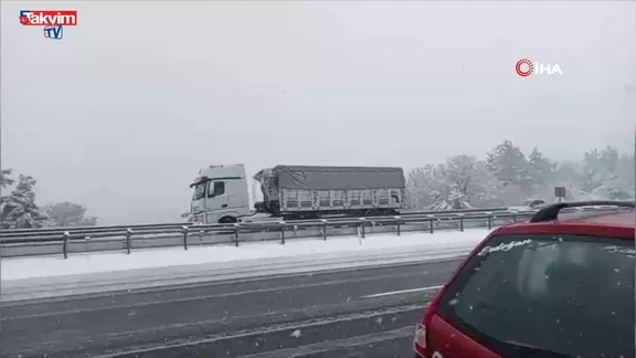 Çanakkale İstanbul yolunda etkili kar yağışı! - Video