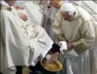 Papa Ayak Yıkadı