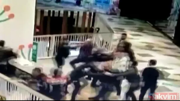Çarşı pazar karıştı! AVM'de görülmemiş kavga birbirlerine girdiler - 3