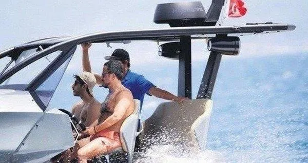 ali-sabanciya-kritik-operasyon-sosyetik-cift-yunanistanda-tekne-kazasi-gecirmisti-1695468277165.jpeg Deniz kazası geçiren Sabancı çiftinin sağlık durumuyla ilgili sıcak gelişme! Kritik operasyona alındı-4