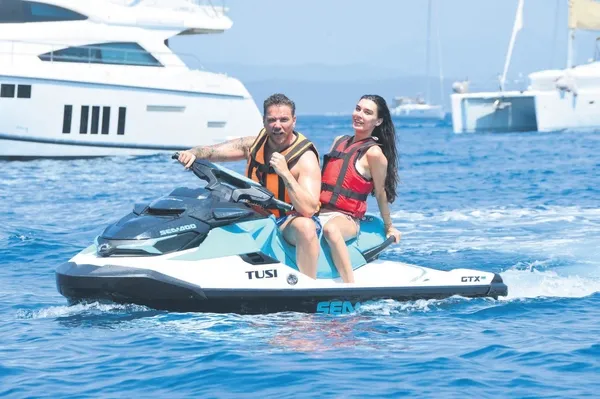 Sinan Akçıl ile Burcu Kıratlı’nın jet-ski keyfi