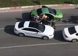 Mersin'de pes dedirten görüntüler: Trafikte tartıştığı 3 kadını sopayla dövdü