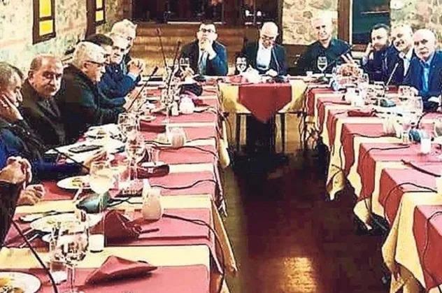 CHP'li Büyükşehir Belediye Başkanı Tunç Soyer'in PKK elebaşı sempatizanlarından akıl aldığı ortaya çıktı