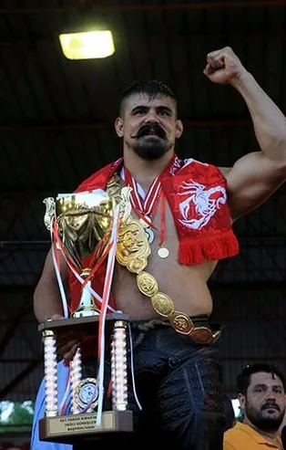 Kırkpınar Başpehlivanı Cengizhan Şimşek'in tüm ödül ve kemerleri geri alındı! Resmi açıklama geldi! İşte Cengizhan'ın ilk sözleri