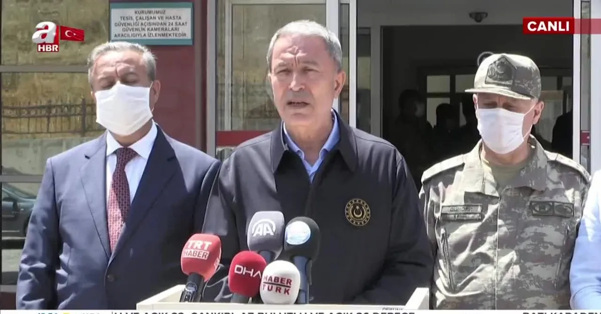 Milli Savunma Bakanı Akar, 4 asker ve 2 şoförün hayatını kaybettiği Mersin'deki kazanın nedenini açıkladı