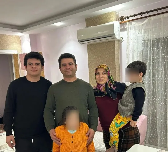 Soldaki intihar eden oğul Ökkeş Berk Tehçi (İHA)