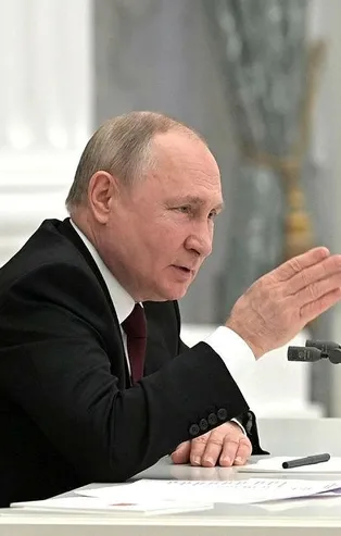 Putin'in işgal gibi kararı tüm dünyada manşetlerde: "Putin, dünyanın zamanda geriye yolculuk yapmasını istiyor"