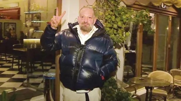 once-seranay-sonra-aleyna-haldun-demirhisar-kimdir-kac-yasinda-aleyna-tilki-ile-goruntulenen-haldun-demirhisar-evli-mi-esi-kim-1640334791295.jpeg Aleyna Tilki ile görüntülenen Haldun Demirhisar evli mi, eşi kim? Önce Seranay sonra Aleyna! Haldun Demirhisar kimdir, kaç yaşında?-4