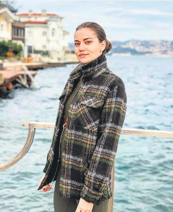 Yeni yılı Los Angeles’ta karşıladılar ama yetmedi! Ebru Şallı ile Uğur Akkuş’un tatili tam gaz sürüyor-3