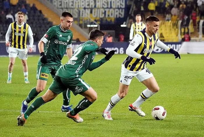 lider-kanarya-ezdi-gecti-fenerbahce-kadikoyde-konyaya-karsi-gol-sov-yapti-1704926986185.jpeg Lider Kanarya ezdi geçti! Fenerbahçe Kadıköy'de Konya'ya karşı gol şov yaptı-5