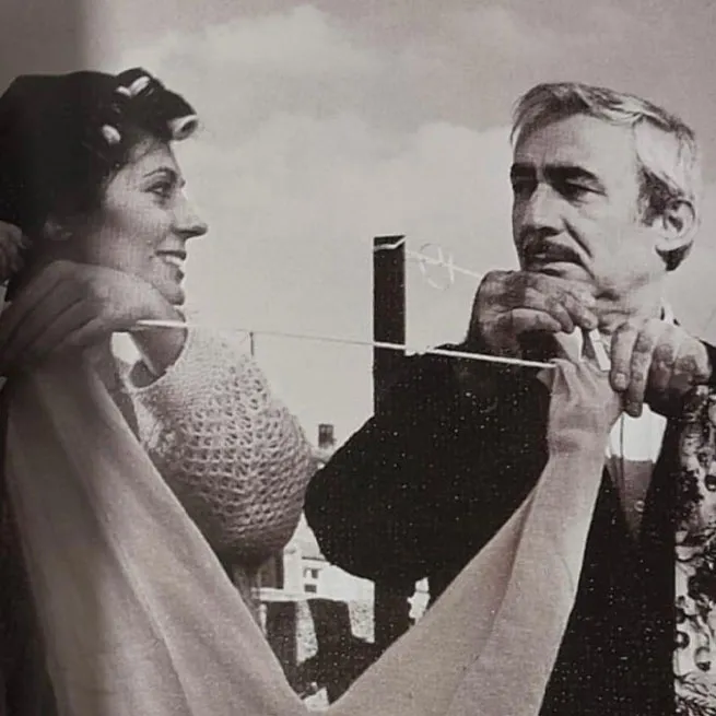 8-yillik-evlilik-kibar-feyzonun-maho-agasi-sener-senin-eski-esi-bakin-hangi-unlu-oyuncu-cikti-meger-kari-koca-1724235216411.jpg Kibar Feyzo’nun Maho Ağa’sı Şener Şen’in eski eşi bakın hangi ünlü oyuncu çıktı! 8 yıllık evlilik! Meğer karı-koca aynı filmdeymiş!-12