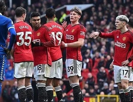 Manchester Everton’ı yıktı