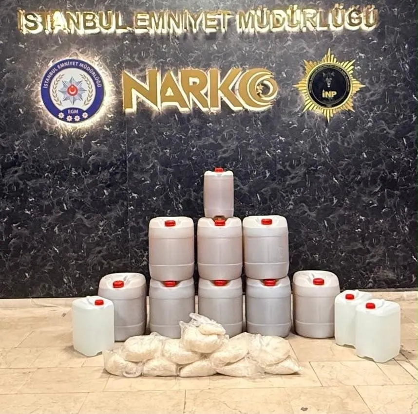 1790145247488.jpg Esenyurt’ta iki adrese eş zamanlı uyuşturucu operasyonu: Yüzlerce kilo metamfetamin ele geçirildi-4