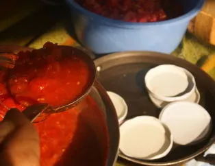 Ev yapımı sebze konservelerine dikkat