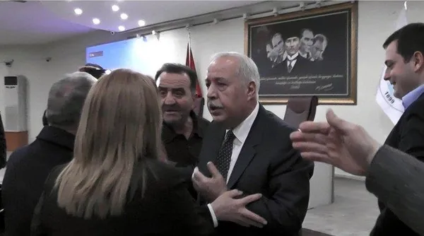 CHP'li üye, MHP'li kadın meclis üyesinin üzerine yürüdü-1