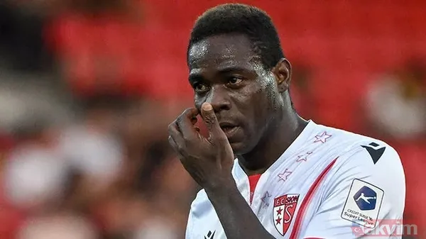 Balotelli İsviçre'yi karıştırdı! İtalyan yıldız Basel ile Sion karşılaşmasında saha kenarına gelirken cinsel organını çıkarıp... - 7