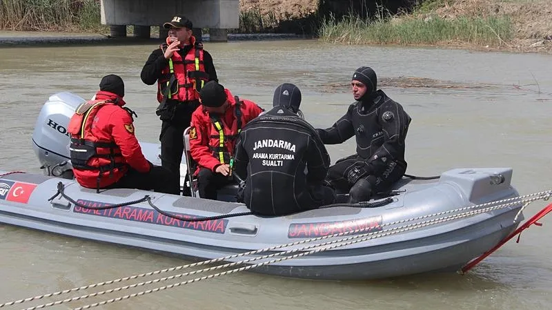 Adana Cumali Timi'yi arıyor. (DHA)