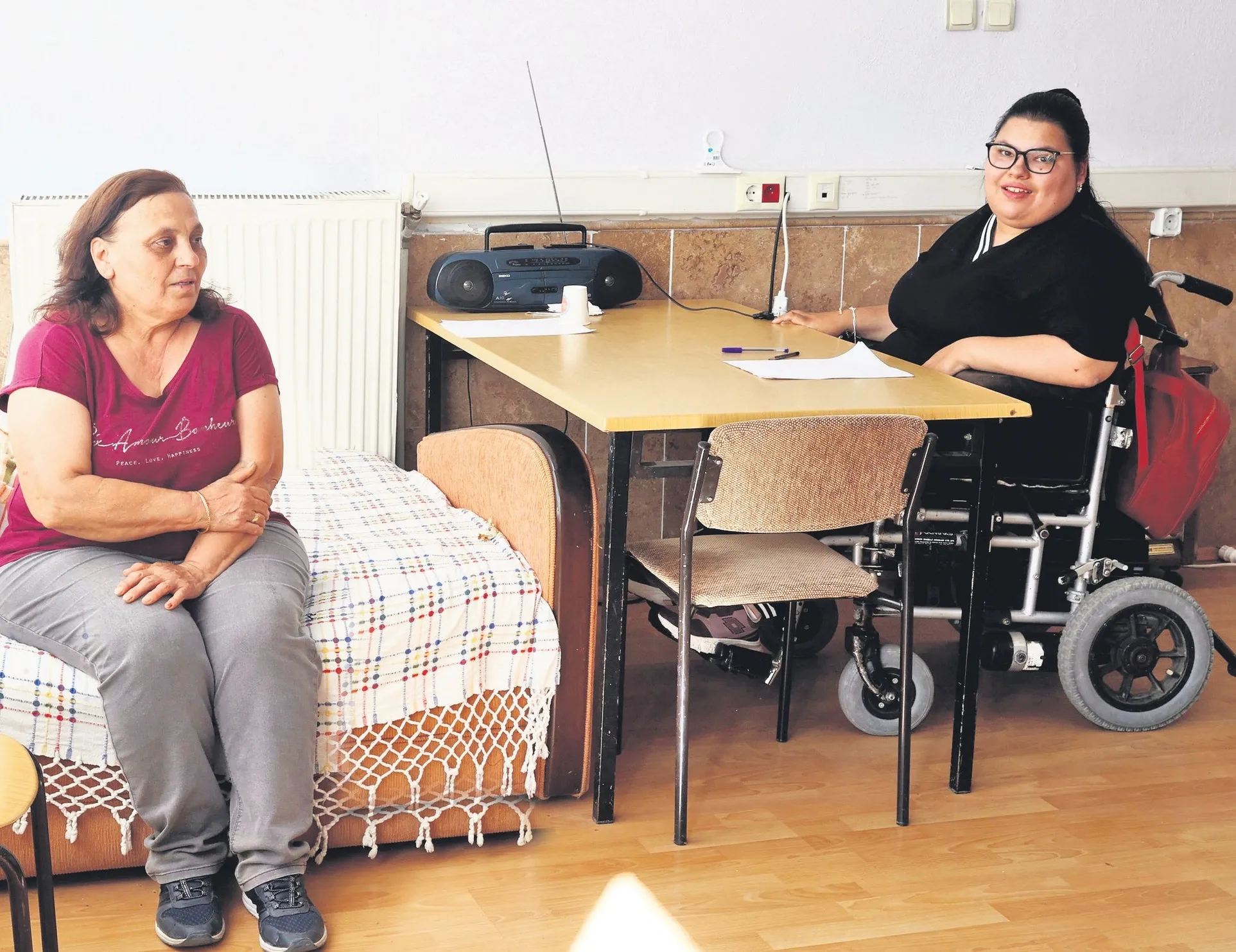 Bedensel engelli Yasemin Bozkurt, üniversitede çift anadal yaparak mezun oldu