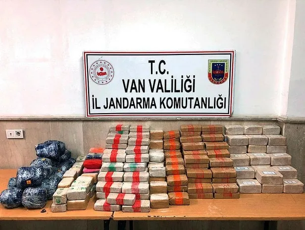 Son dakika: İran sınırında 138 kilo eroin ele geçirildi-1