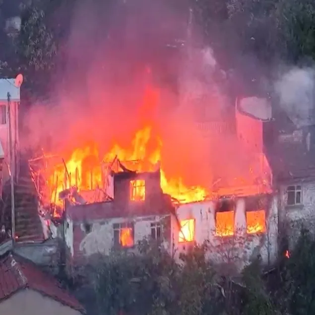 Bursa’da 2 katlı binada korkutan yangın