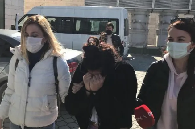 Sosyal medya canlı yayınında Bitlis şehitlerine hakaret ettiği öne sürülen genç kız gözaltına alındı!